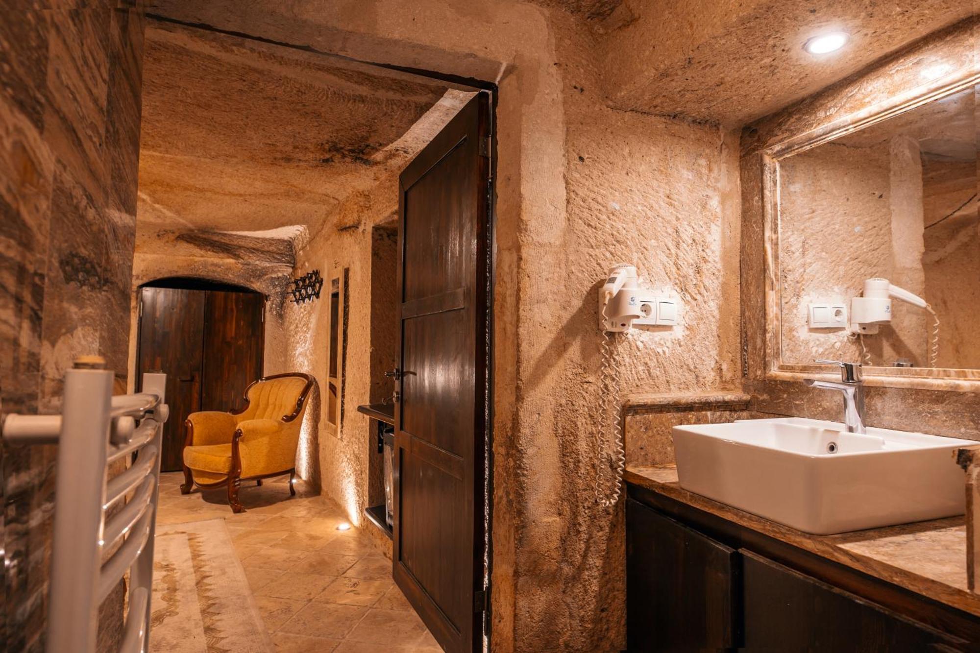 Adelya Cave Hotel Apartments Göreme Bilik gambar