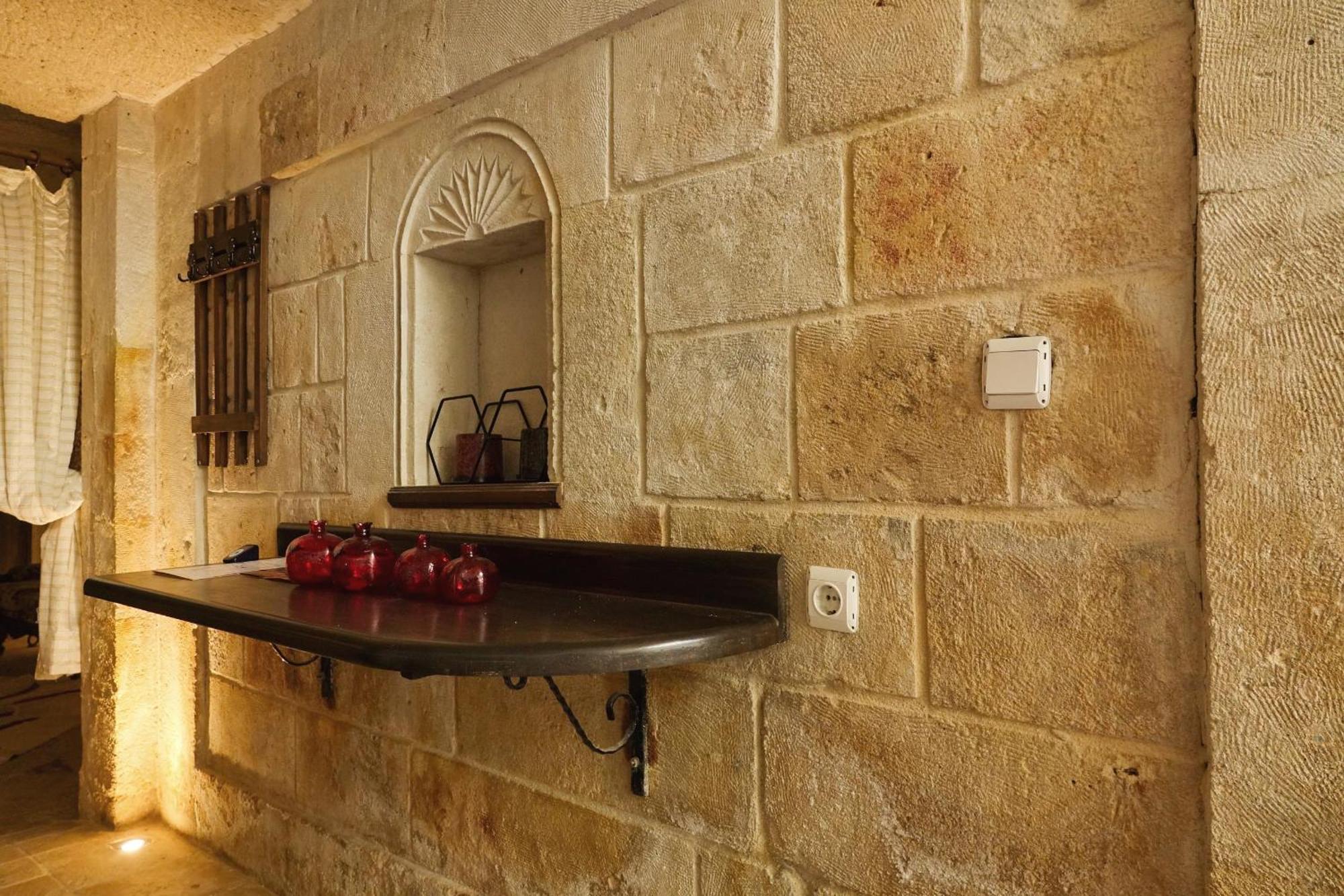 Adelya Cave Hotel Apartments Göreme Bilik gambar